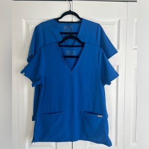 Casma: 3 pocket Scrub Top